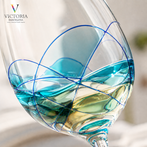 Mediterranean Blue large wine glasses, 29 oz – close-up of the hand-painted detail
