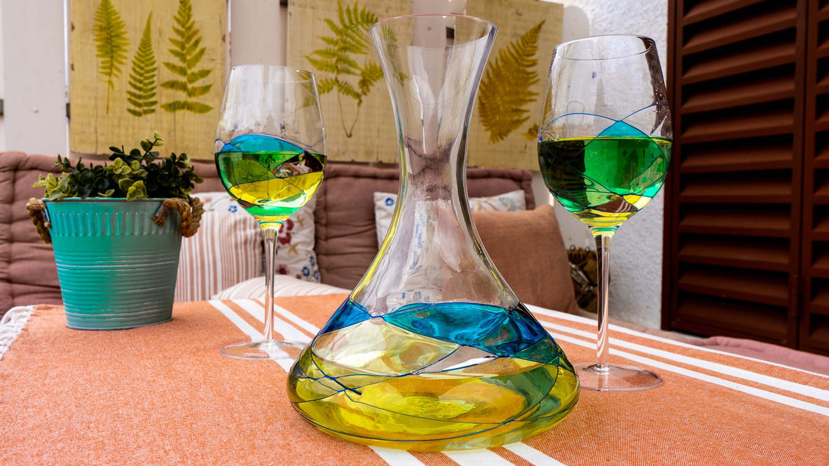 Hand-painted wine decanter, 40 oz – product photography detail