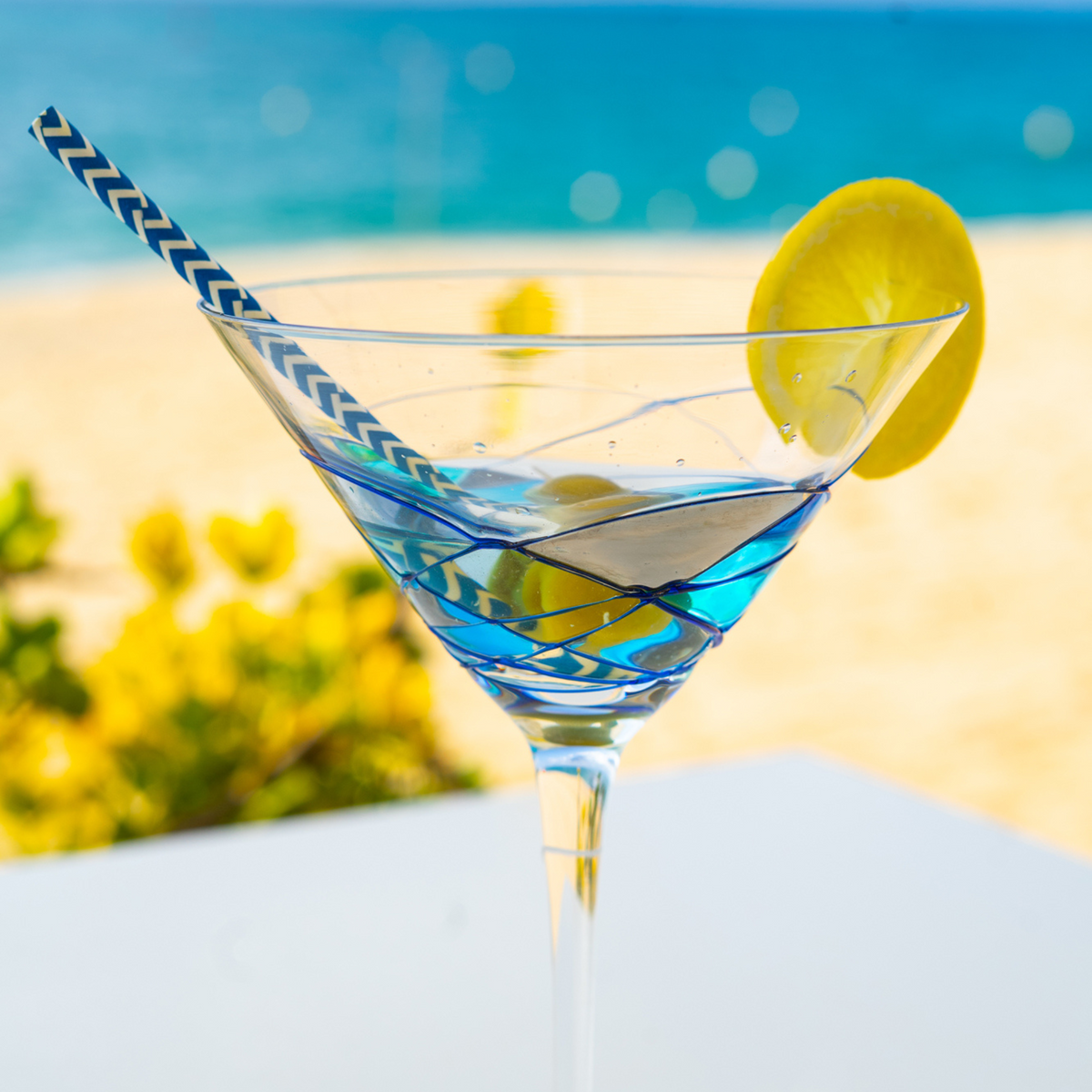 Hand-painted martini glasses – additional product view